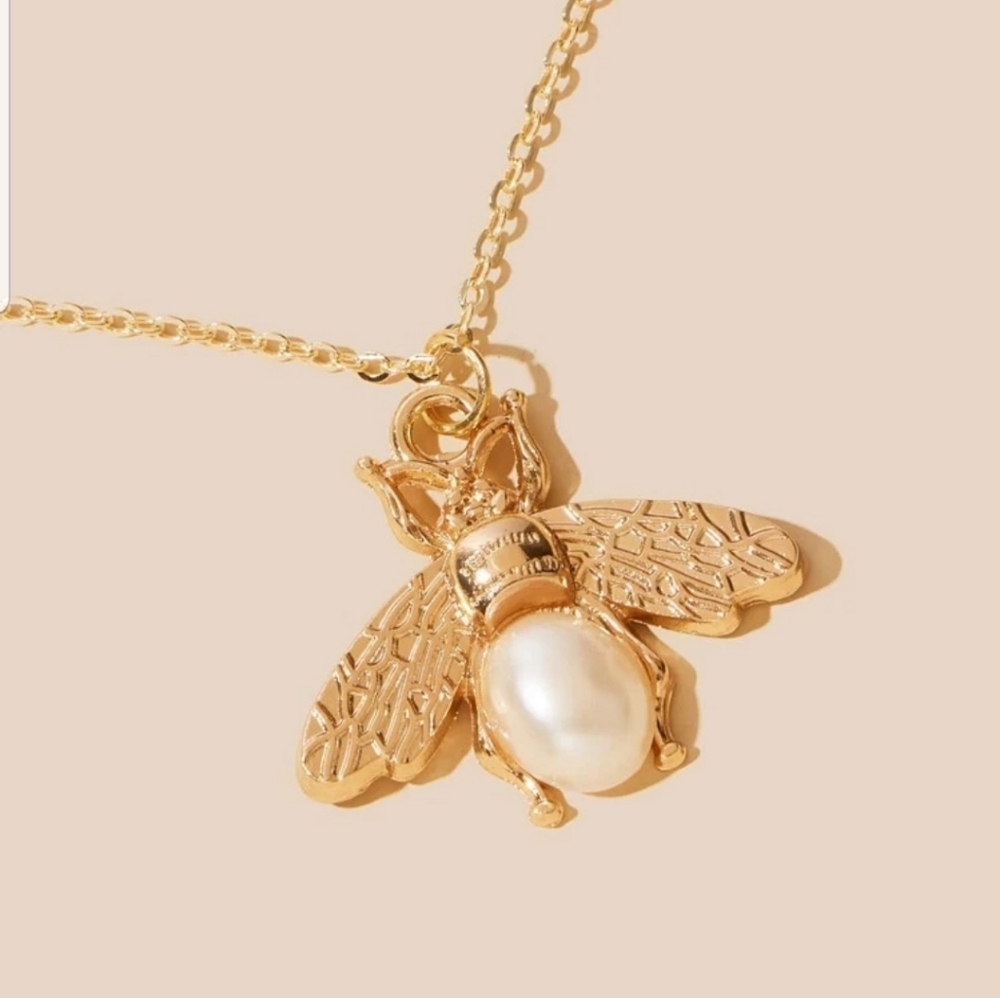 *Helene* Bumble Bee Necklace - Picture 2 of 3